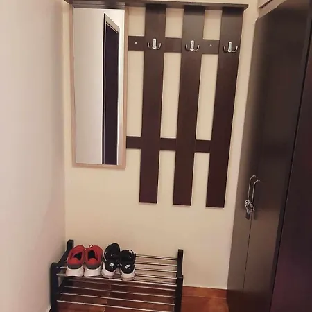 тайната - The Secret Apartment *